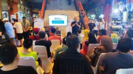 Pemimpin Cabang BRI KC Tanjung Duren Tri Ichsan Nur sedang menyampaikan Sosialisasi kepada padagang Pasar Tomang Barat atau Pasar Kopro