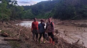 Satintelkam Polres Gayo Lues Distribusikan Bahan Pokok Makanan ke Desa Perlak Tripe Jaya
